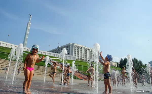 Children in the fountain