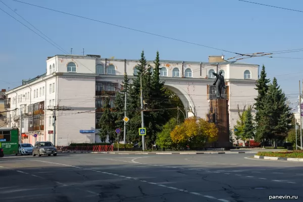 House with arch