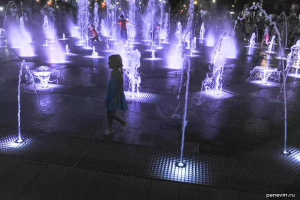 Children in the fountain