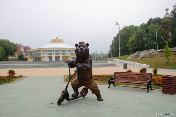 Bear on a scooter photo - Ryazan