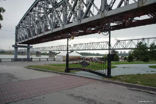 The span of the first permanent bridge across the Ob