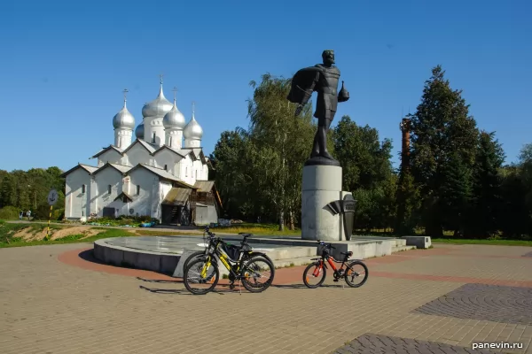 Monument to Alexander Nevsky photo - Veliky Novgorod