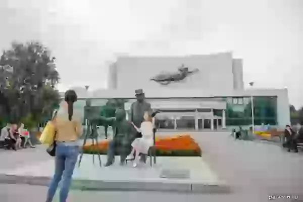 Памятник братьям Люмьер фото - Екатеринбург, екб