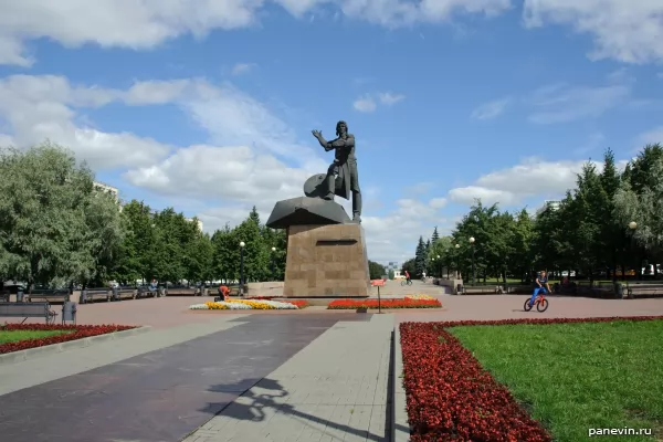 Monument to the tank volunteers