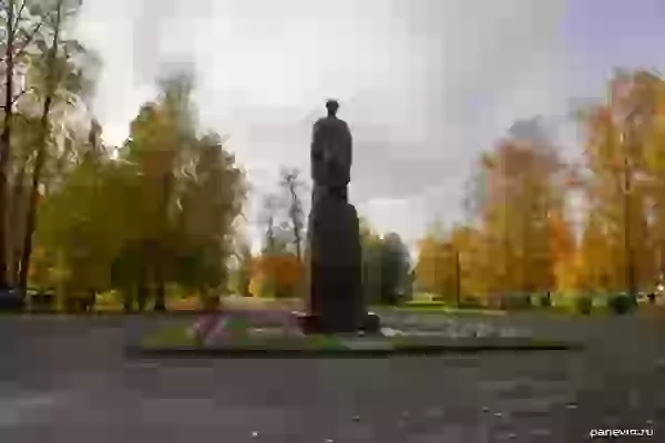 Monument to Lieutenant-General F. M. Kharitonov photo - Rybinsk