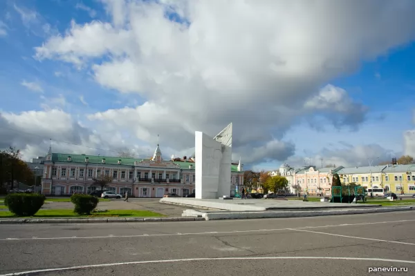 Памятник героям Октябрьской революции и гражданской войны фото - Вологда