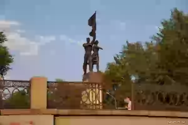 Памятник «Комсомолу Урала» фото - Екатеринбург, екб
