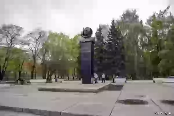 Памятник космонавту Беляеву фото - Вологда