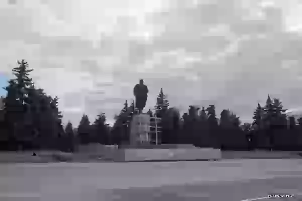 Памятник Ленину фото - Челябинск