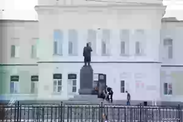 Monument to Lenin photo - Omsk