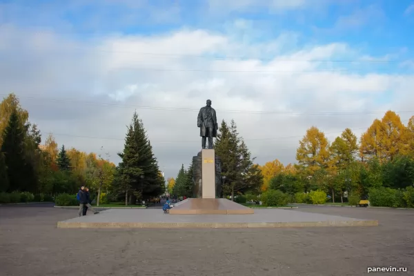 Памятник П. Ф. Дерунову