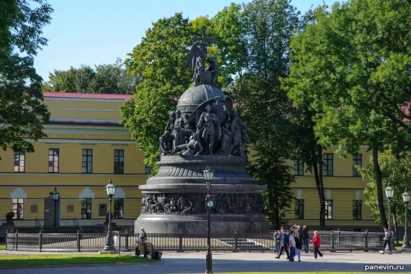 Monument "Millennium of Russia" photo - Novgorod Kremlin