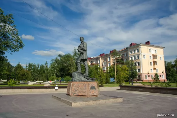 Памятник Врубелю