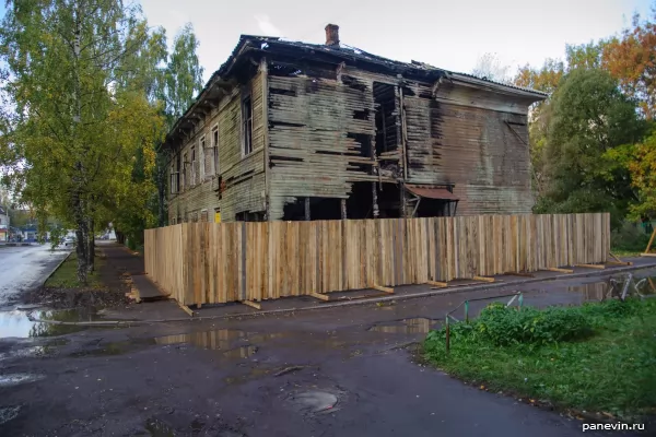 Сгоревший деревянный дом фото - Вологда