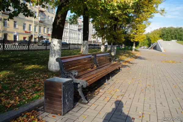 Benches and urns on Pervomaysky Boulevard