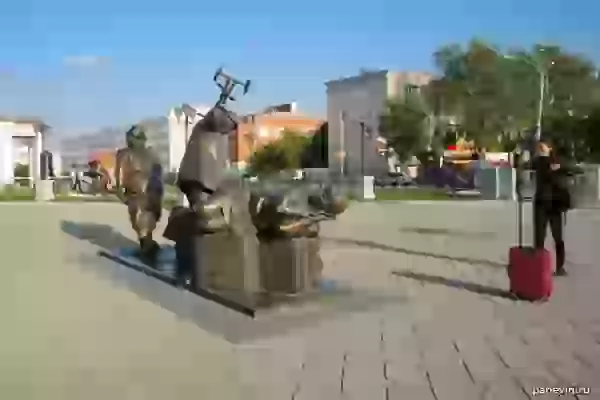 Sculpture «Passengers» photo - Ekaterinburg