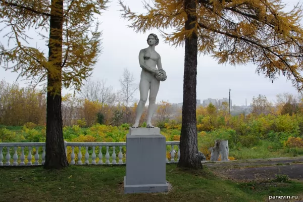 Sculptures near the Museum of the Soviet era, girls gymnasts