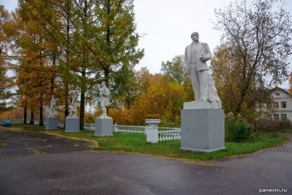 Sculptures near the Museum of the Soviet era