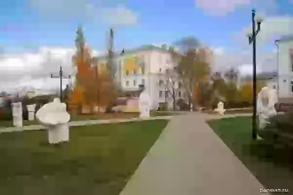 Сквер со скульптурами фото - Владимир