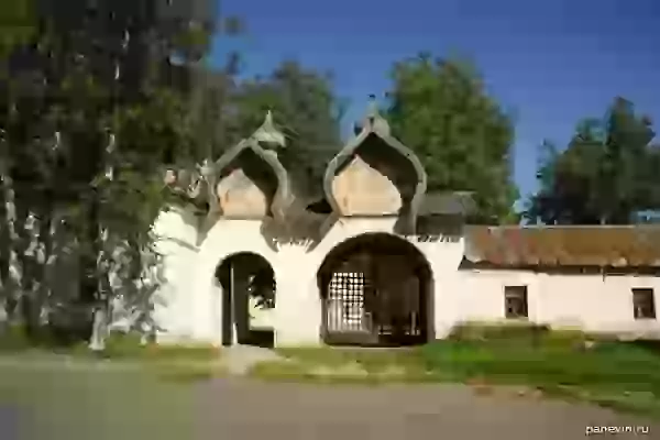  Holy Gates of the Znamensky Monastery 