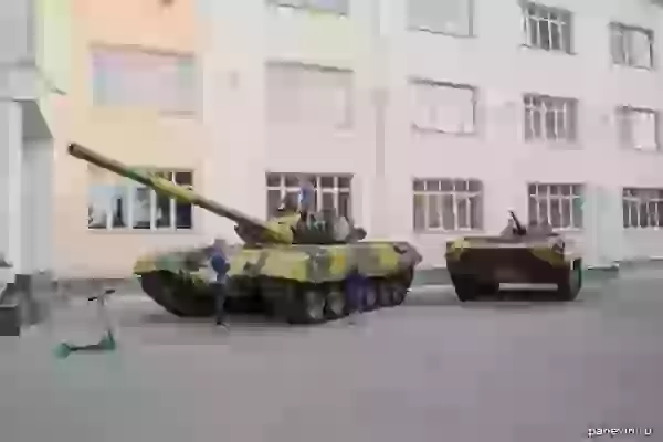 Tank T-72 and BMP-1 photo - Ekaterinburg