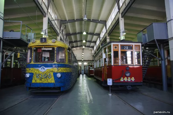 Трамваи ЛМ-57 и МС-4 фото - Музей электрического транспорта