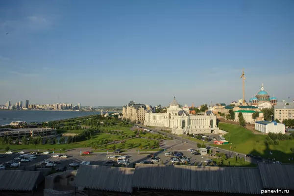 Вид на Казань и Дворец землевладельцев