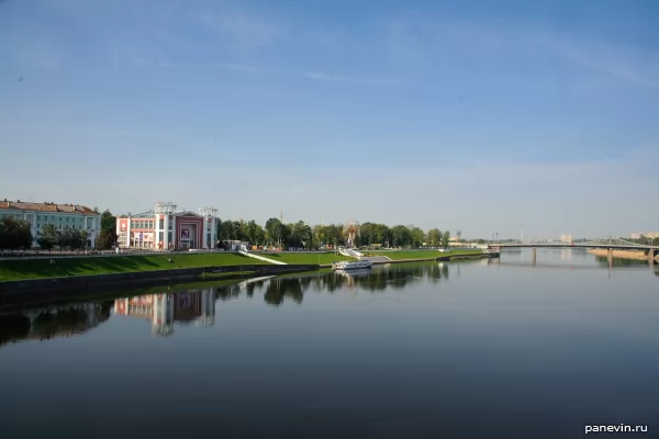 Volga, on the left the embankment of Mikhail Yaroslavich