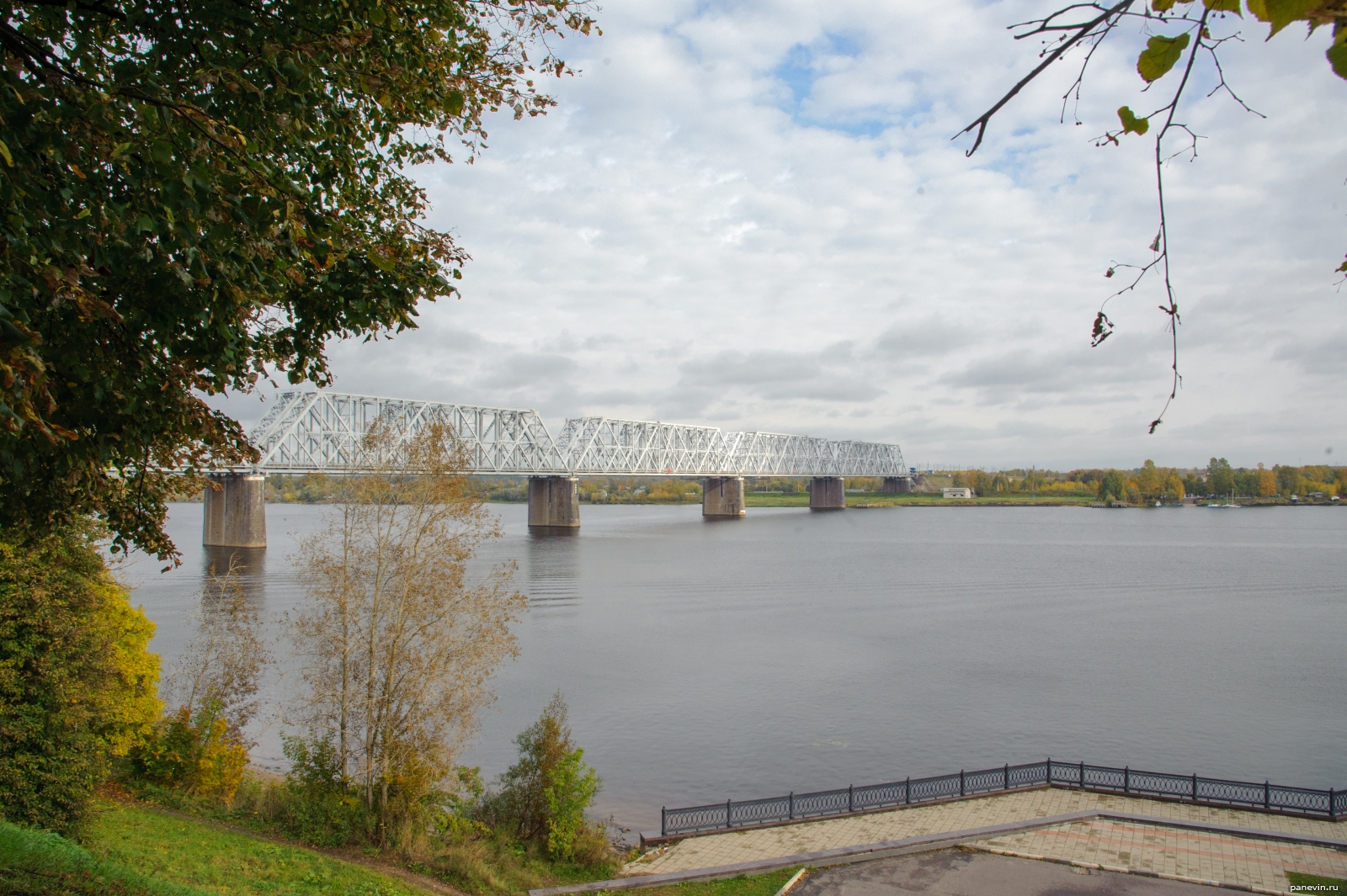 Мост через реку Волга Ярославль