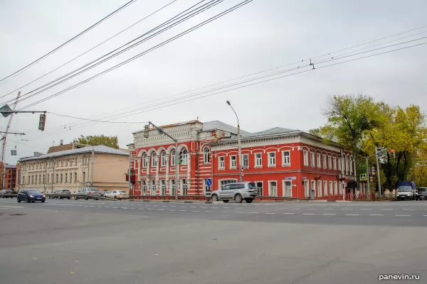 Здание бывшего Николаевского приюта