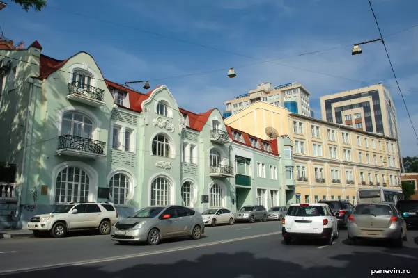 Former apartment building Gorvat-Bozhechko photo - Vladivostok