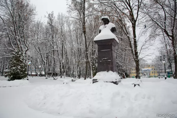 Бюст Алексея Толстого