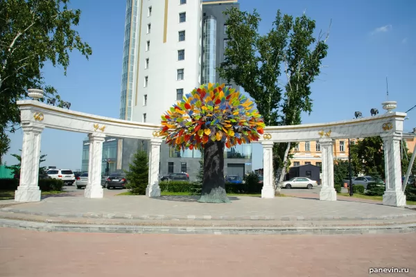 Decorative Arch and Tree of Happiness