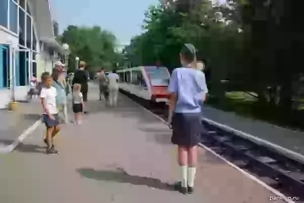 Детская железная дорога, прибытие поезда