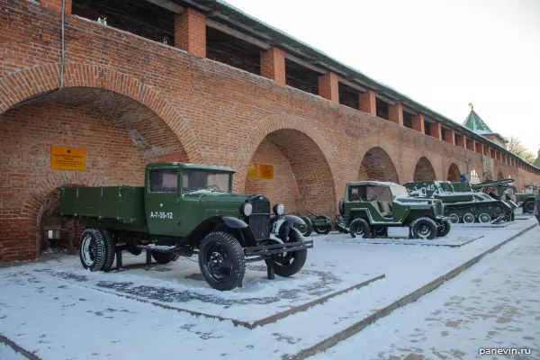 Экспозиция военной техники времён Великой Отечественной войны