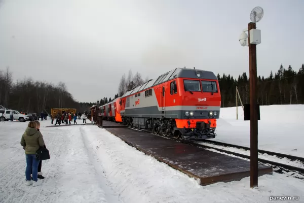 Electric train "Swallow" and diesel locomotive TEP 70BS-325