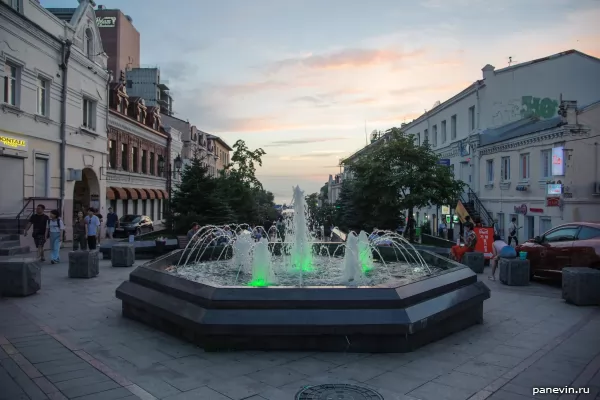 Fountain on Admiral Fokin Street photo - Vladivostok