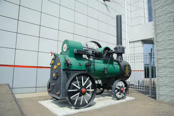 Locomobile monument P-75