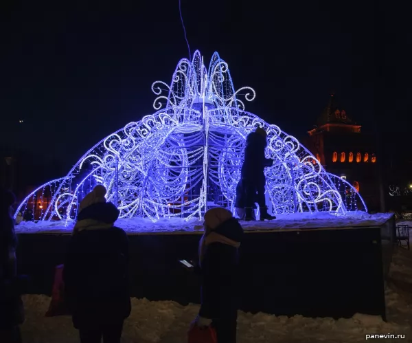 Luminous decorations on the fountain