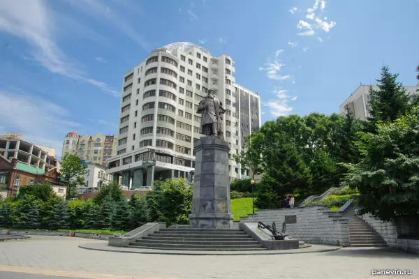 Monument to Admiral Makarov