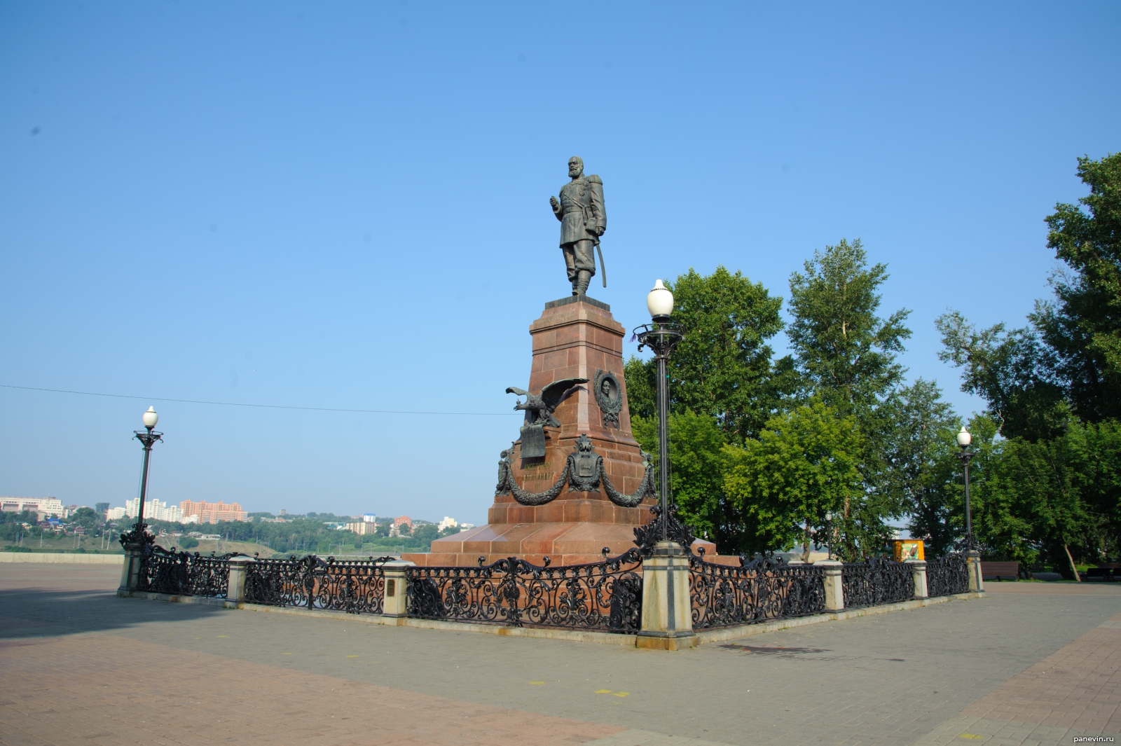 Иркутск набережная памятник Александру 3