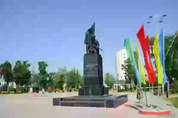 Monument to the Fighters of the Revolution photo - Tyumen