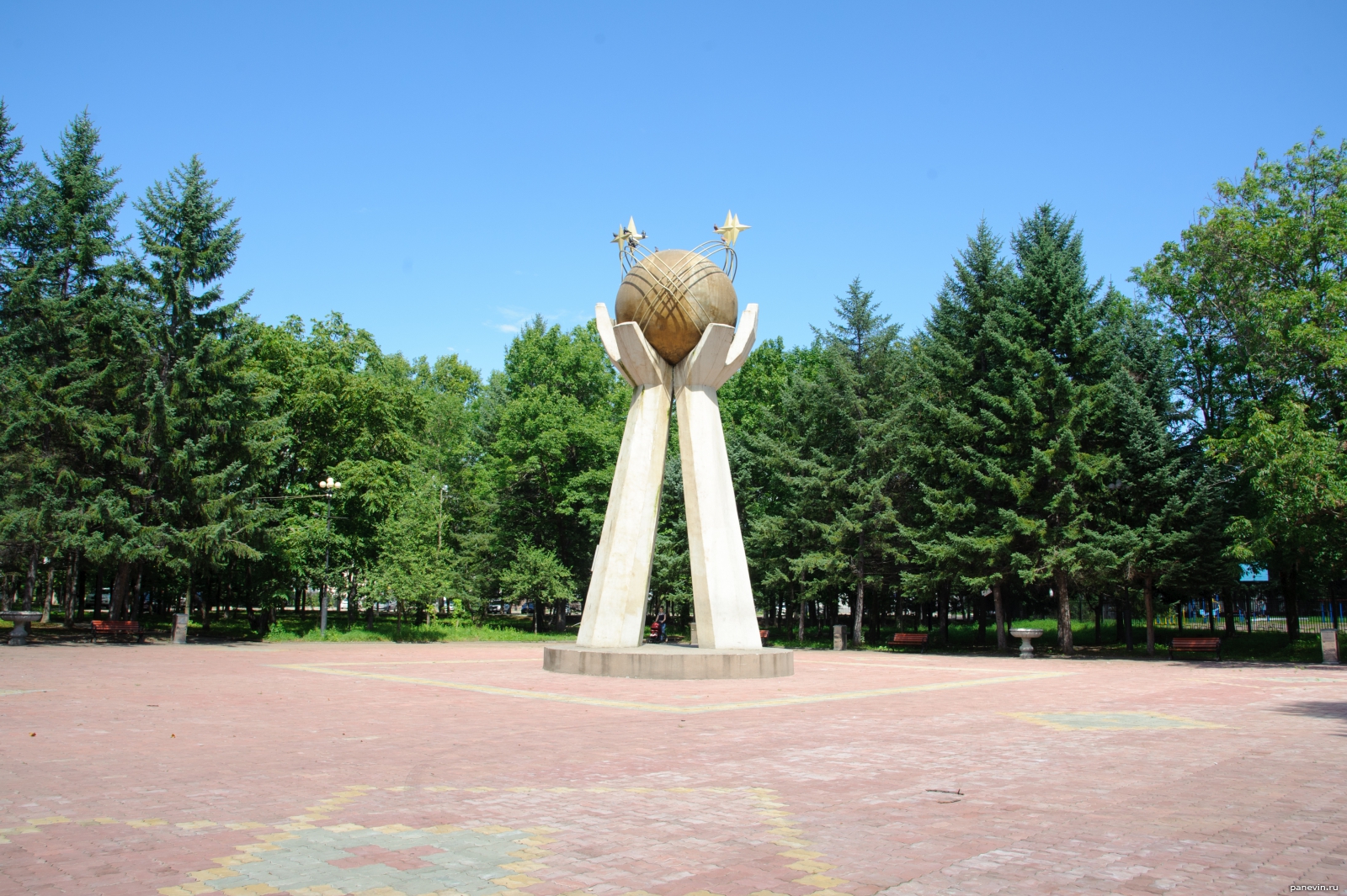 Памятник Дружбы России и Китая фото - Биробиджан - Фотографии и .
