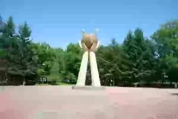 Памятник Дружбы России и Китая фото - Биробиджан