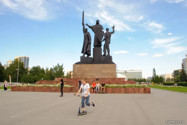 Памятник Единству фронта и тыла