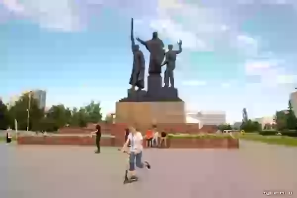Памятник Единству фронта и тыла фото - Пермь