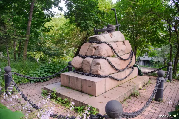 Monument to the crew of the schooner "Cruiser"