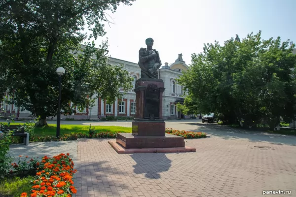 Памятник генерал-губернатору Восточной Сибири М. Сперанскому