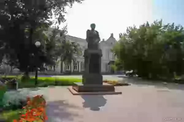Памятник генерал-губернатору Восточной Сибири М. Сперанскому фото - Иркутск