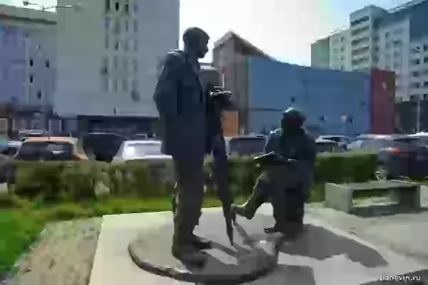 Памятник геодезистам-изыскателям фото - Иркутск